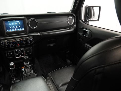 Used 2020 Jeep Wrangler Unlimited Sahara w/ Cold Weather Group AWD/4WD image 16