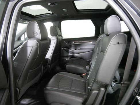 Used 2023 Buick Enclave Avenir image 22