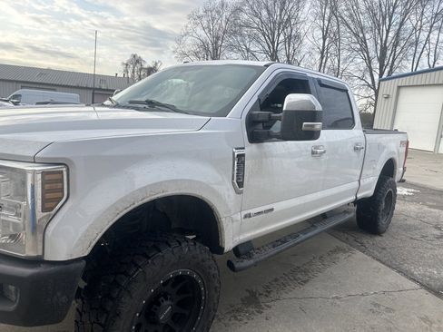 Used 2018 Ford F250 Lariat w/ Chrome Package image 2