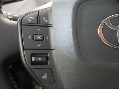 Used 2025 Toyota Prius LE image 40