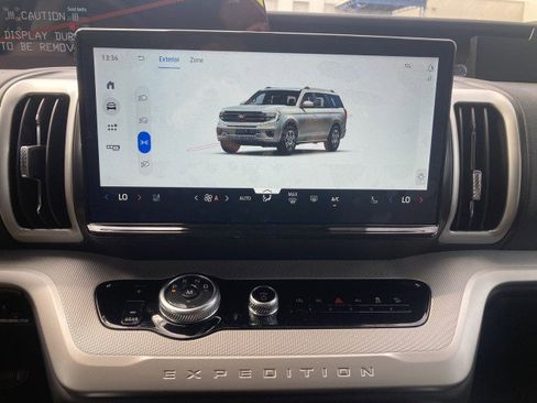 New 2025 Ford Expedition Active image 14