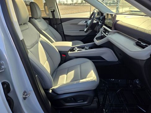 New 2026 Ford Explorer Active w/ Active Comfort Package image 5