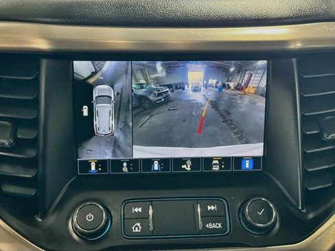 Used 2021 GMC Acadia Denali w/ Denali Ultimate Package AWD/4WD image 12