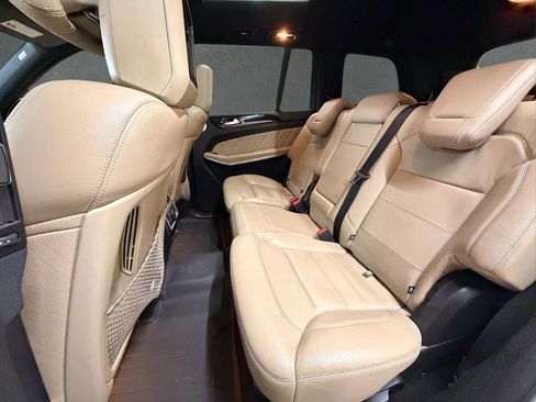Used 2016 Mercedes-Benz GL 550 4MATIC image 29