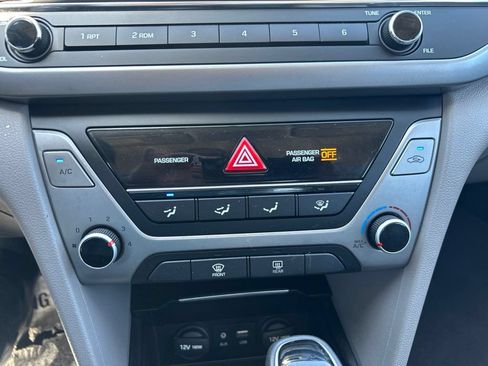 Used 2017 Hyundai Elantra SE FWD image 15