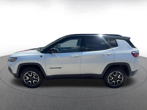 Used 2025 Jeep Compass Trailhawk AWD/4WD image 9