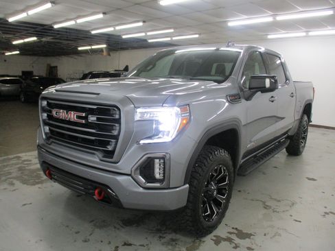 Certified 2022 GMC Sierra 1500 AT4 w/ AT4 Premium Package AWD/4WD image 3