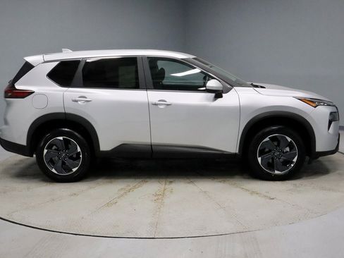 Certified 2025 Nissan Rogue SV image 11