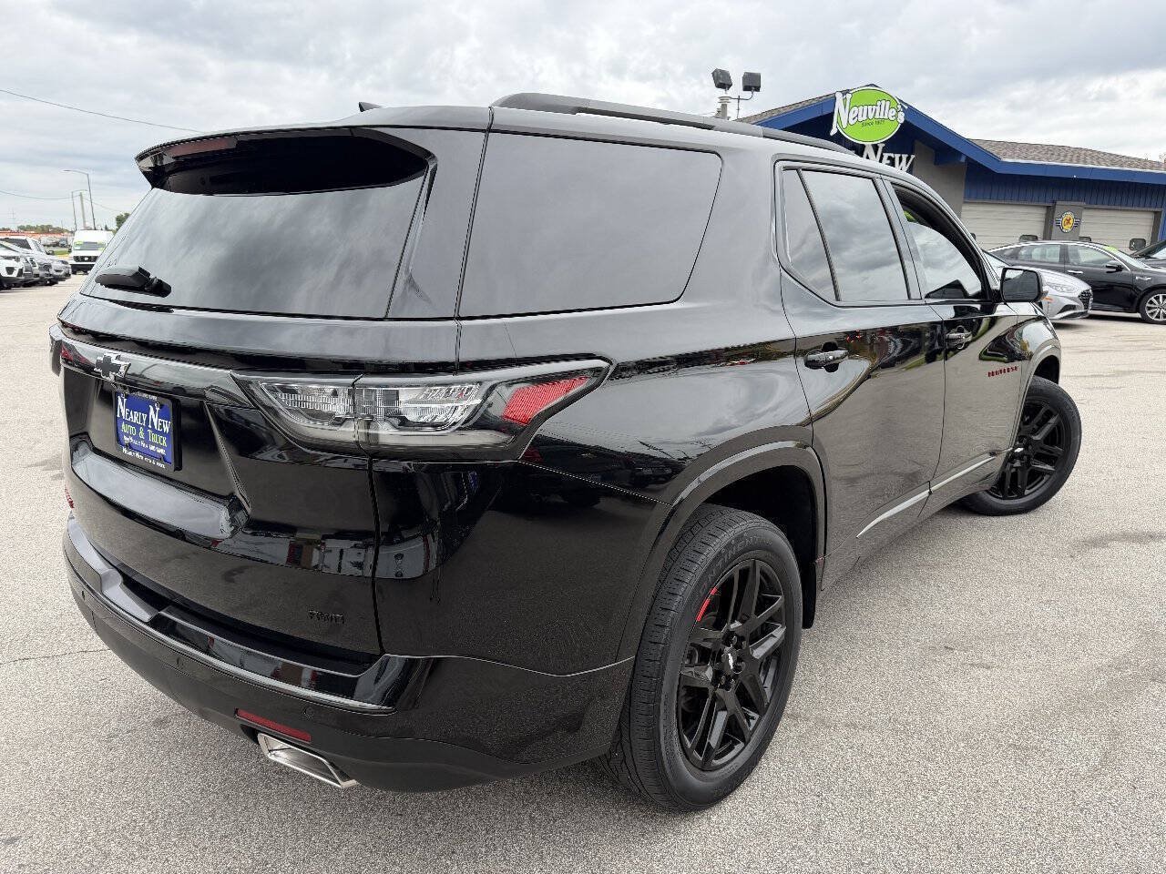 Used 2021 Chevrolet Traverse Premier w/ Redline Edition AWD/4WD image 5