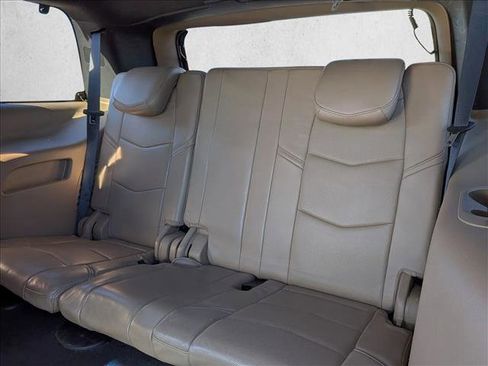 Used 2018 Cadillac Escalade Platinum image 19