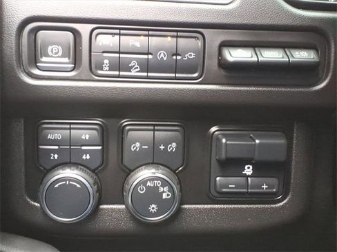 Used 2021 Chevrolet Tahoe High Country w/ Premium Package image 19