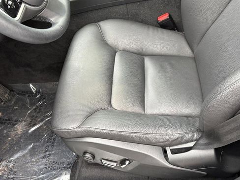 Certified 2023 Volvo XC60 B5 Plus w/ Climate Package image 17