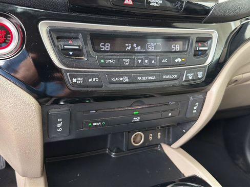 Used 2017 Honda Pilot Touring image 28