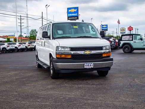 Used 2020 Chevrolet Express 3500 LT w/ LT Preferred Equipment Group image 10