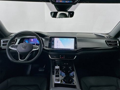 New 2025 Volkswagen Atlas Cross Sport SE image 3