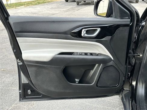 Used 2024 Jeep Compass Limited image 33