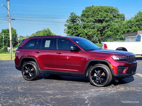 Used 2023 Jeep Grand Cherokee Altitude AWD/4WD image 15