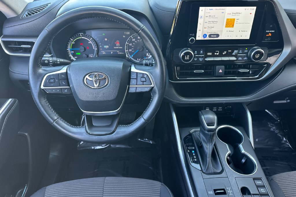 Used 2023 Toyota Highlander LE AWD/4WD image 16