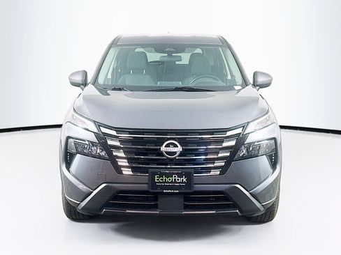 Used 2025 Nissan Rogue SV AWD/4WD image 2