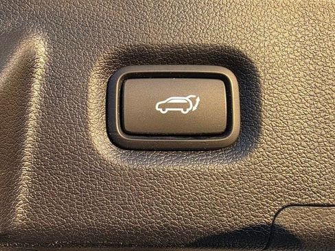 Used 2020 Hyundai Santa Fe SEL w/ Convenience + Premium Package image 19