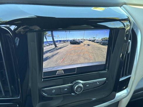 Used 2023 Chevrolet Traverse LS FWD image 17