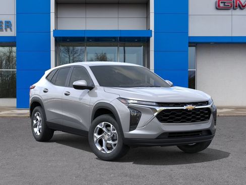 New 2026 Chevrolet Trax LS w/ LS Convenience Package FWD image 8