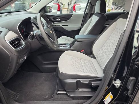 Used 2023 Chevrolet Equinox LS AWD/4WD image 4