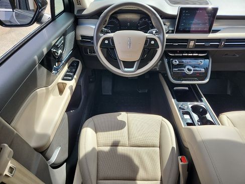 Used 2022 Lincoln Corsair AWD w/ Premium Package image 11