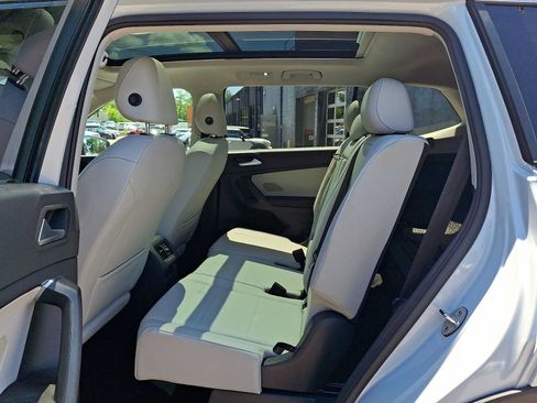 Used 2019 Volkswagen Tiguan SE w/ Panoramic Sunroof Package AWD/4WD image 10