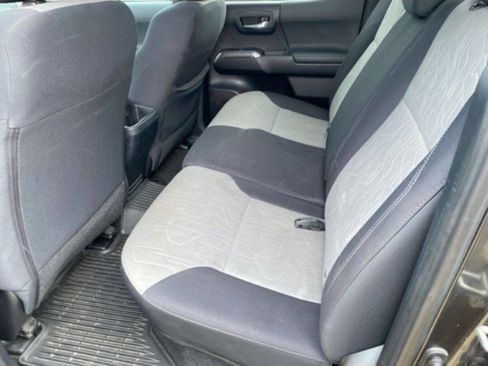 Used 2020 Toyota Tacoma TRD Off-Road w/ Technology Package image 24