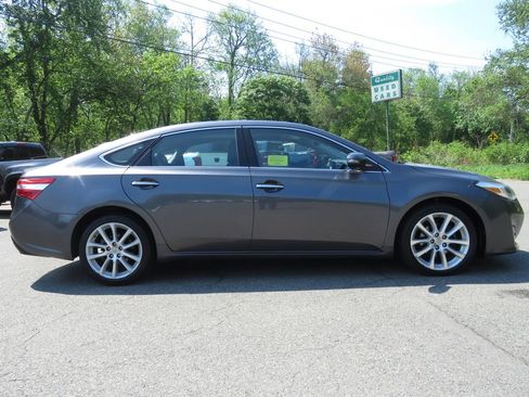 Used 2014 Toyota Avalon Limited w/ Technology Package FWD image 4