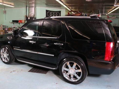 Used 2007 Cadillac Escalade AWD w/ Information Package image 25