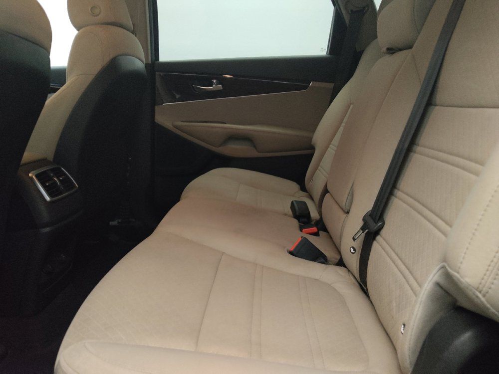 Used 2018 Kia Sorento FWD V6 image 18