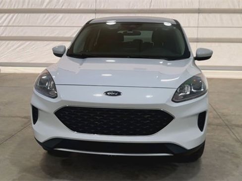 Used 2020 Ford Escape SE image 3