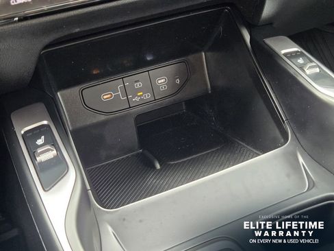 Certified 2025 Kia Sorento S FWD image 18