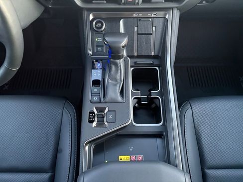 Used 2024 Lexus GX 550 w/ Accessory Package (2T) image 34