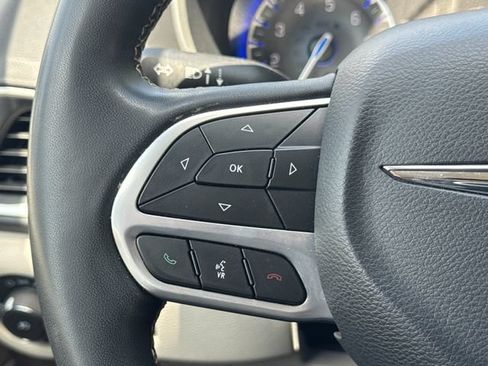 Used 2024 Chrysler Pacifica Touring-L FWD image 28
