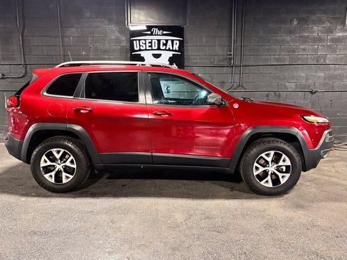 Used 2016 Jeep Cherokee Trailhawk w/ Leather Interior Group AWD/4WD image 8