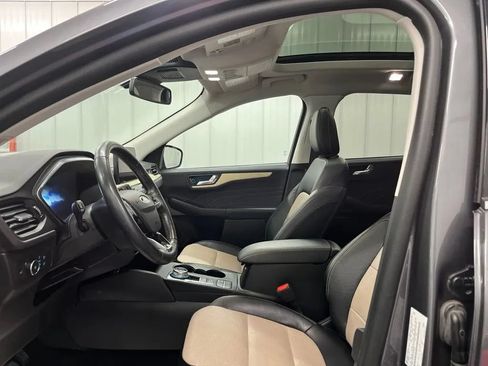 Used 2022 Ford Escape Titanium w/ Titanium Elite Package AWD/4WD image 19
