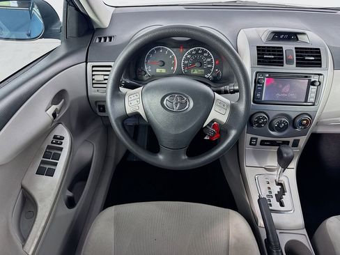 Used 2013 Toyota Corolla LE image 28