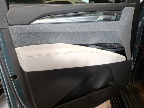 Used 2025 Cadillac Escalade V image 21