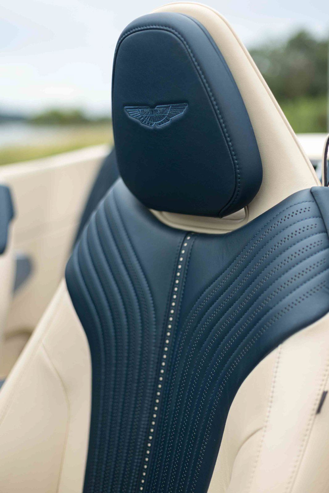 Used 2019 Aston Martin DB11 Volante RWD image 15