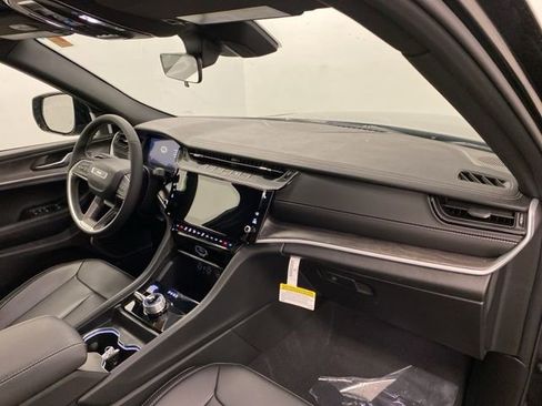 Used 2026 Jeep Grand Cherokee Limited image 22