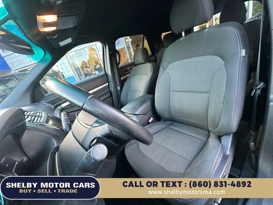 Used 2017 Ford Explorer XLT w/ Equipment Group 201A AWD/4WD image 10