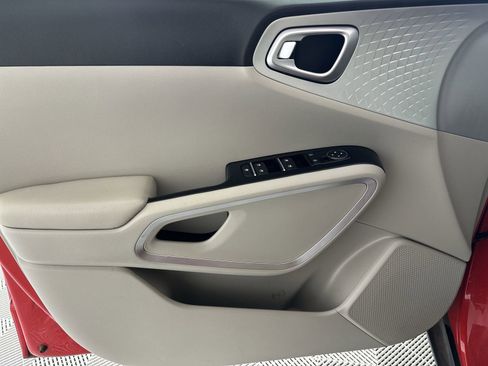 Used 2020 Kia Soul LX FWD image 29