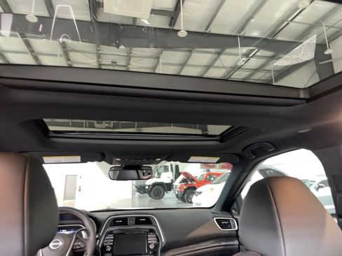 Used 2023 Nissan Maxima SR w/ Sport Mat Group FWD image 8