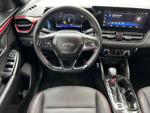 Used 2025 Chevrolet TrailBlazer RS w/ Driver Confidence Package image 14