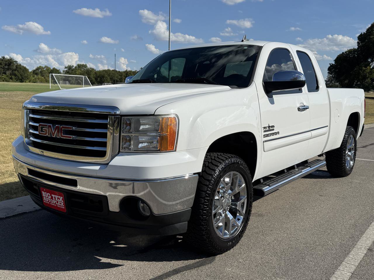 Used 2010 GMC Sierra 1500 SLE w/ Texas Edition RWD image 4