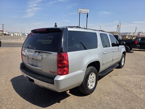 Used 2011 GMC Yukon XL SLT w/ SLT-2 Equipment Package AWD/4WD image 5