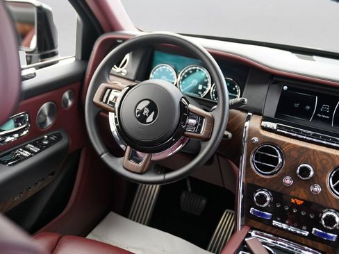 Certified 2020 Rolls-Royce Cullinan AWD/4WD image 25